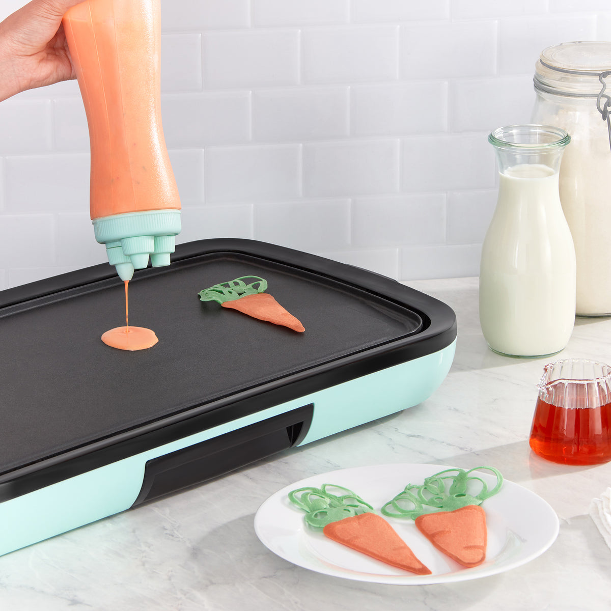 SuperSqueeze™ Batter Bottle Tools and Gadgets Dash