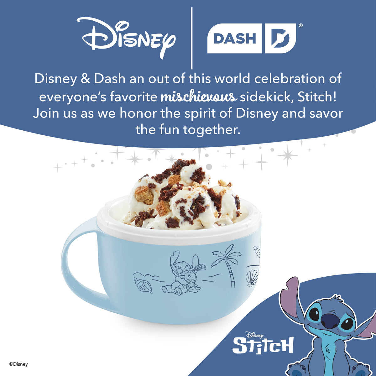 Light blue mug-shaped ice cream maker with Stitch illustration, filled with ice cream and chocolate cookie pieces.