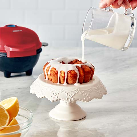 Dash Mini Bundt Cake Maker