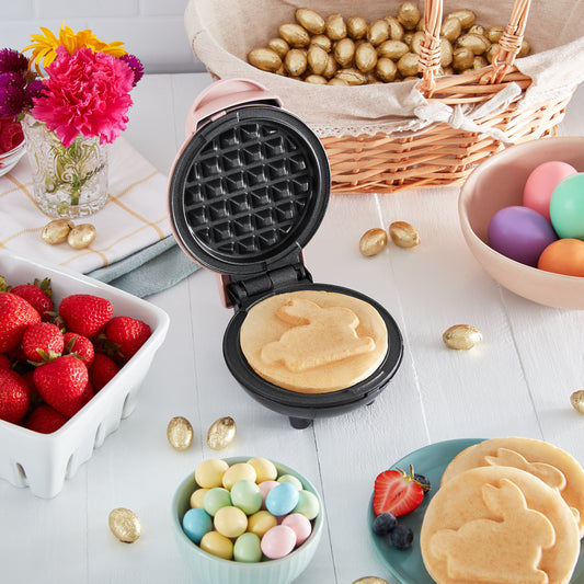 DASH on Instagram: We love to see all of the celebratory dreidel waffles  and latkes made with the Dash Dreidel Mini Waffle Maker, like this one from  @giftgifthooray . Happy Hanukkah to