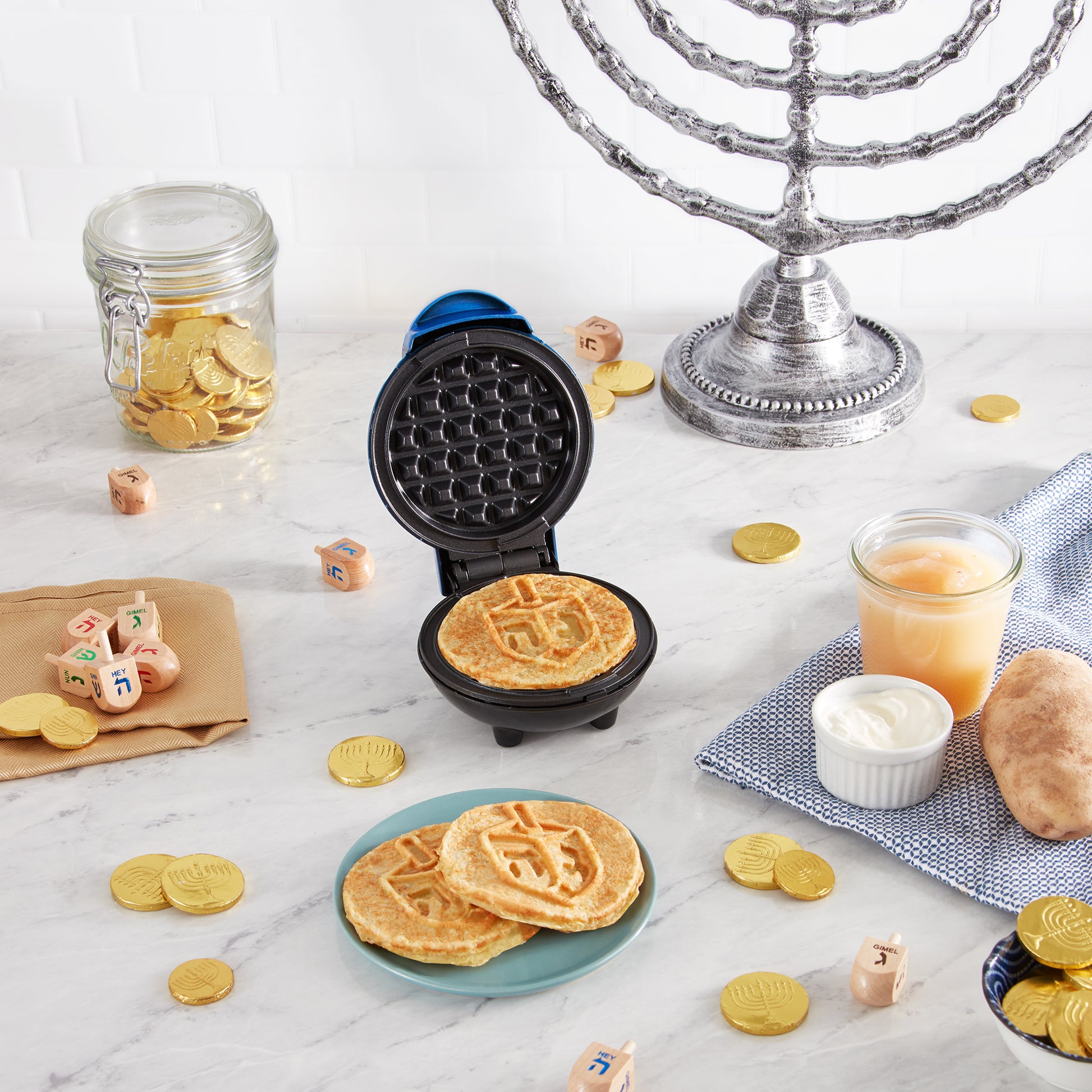 Dash Hanukkah DREIDEL MINI WAFFLE MAKER 4” Nonstick (New with recipes)