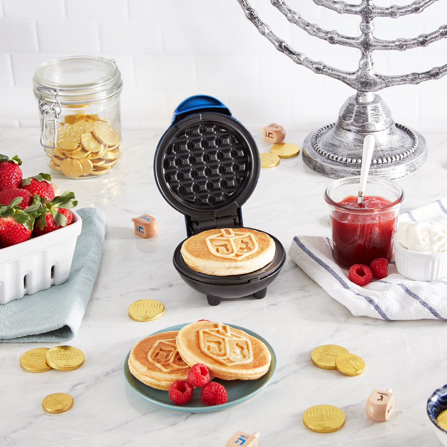 Dash DMWD001 Dreidel Mini Waffle Maker Instruction Manual