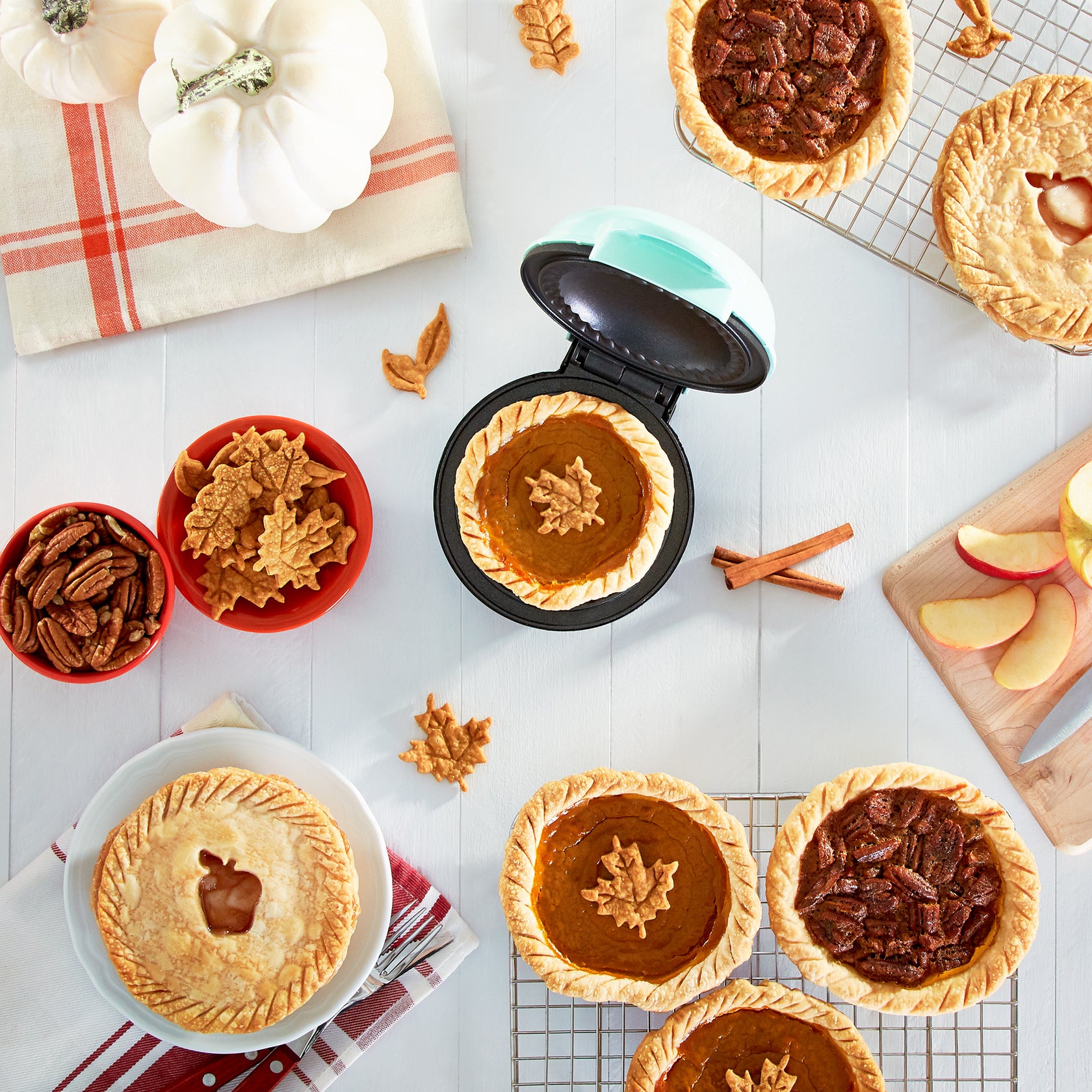 Pie Maker & Recipe Guide How to Make Mini Pies Dash