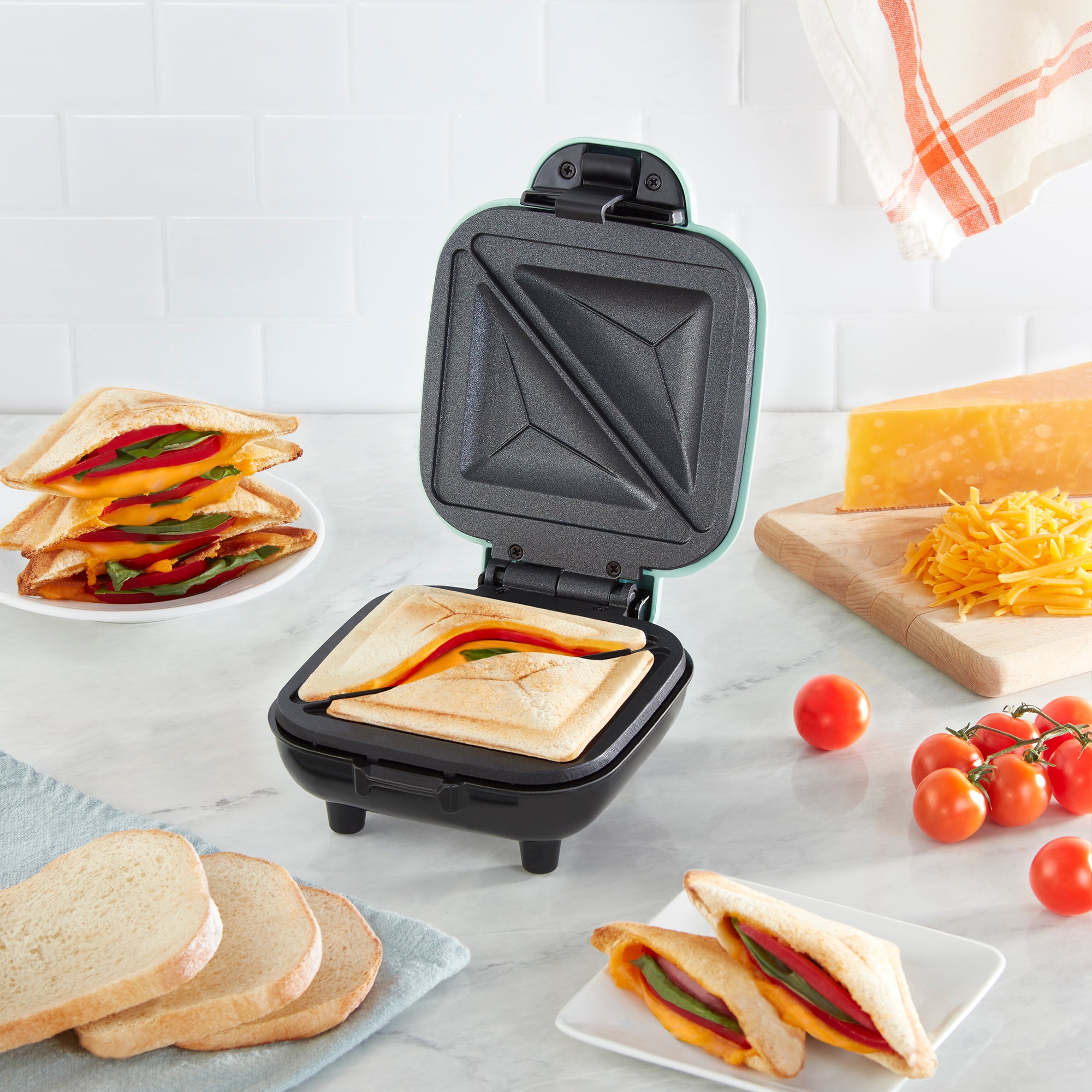 Sandwich and cheap toaster maker